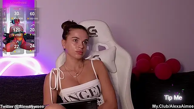 AlexaAimee online show from April 15, 2026, 8:31 am