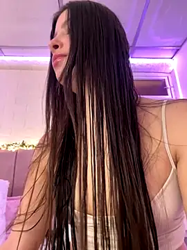 Snapshot of annaharper- chatting on October 31, 2025, 7:32 pm annaharper- online show from October 31, 2025, 7:32 pm