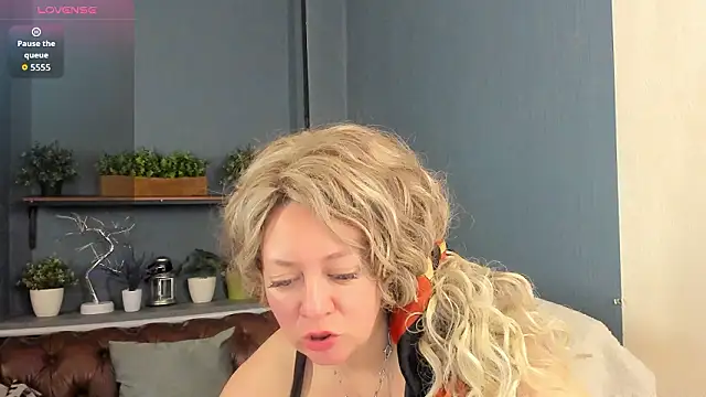 JesiaFoxi online show from March 16, 2026, 9:13 am