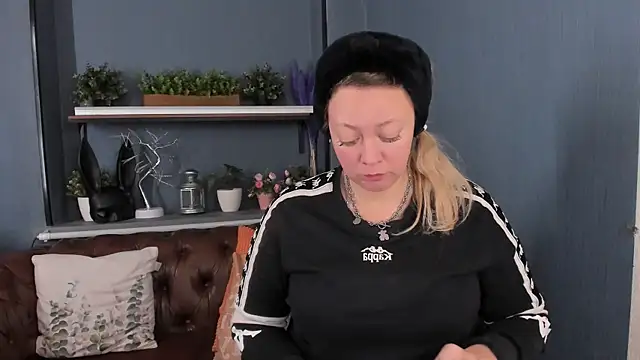 JesiaFoxi online show from October 4, 2025, 11:12 am