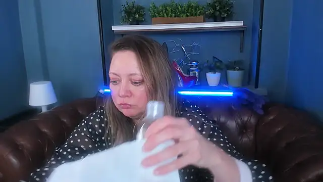 JesiaFoxi online show from February 13, 2025, 9:27 pm