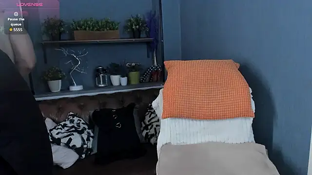 Snapshot of JesiaFoxi chatting on February 16, 2026, 2:27 pm JesiaFoxi online show from February 16, 2026, 2:27 pm