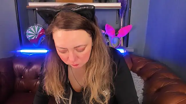 JesiaFoxi online show from March 6, 2025, 2:18 pm