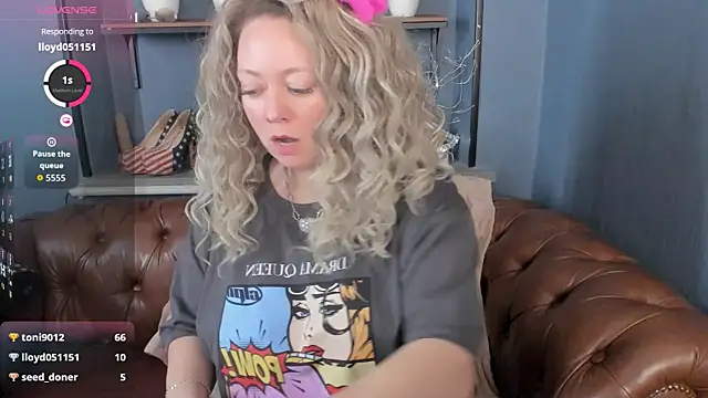 JesiaFoxi online show from May 18, 2026, 1:05 pm
