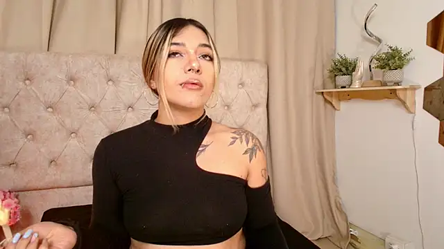 Snapshot of ashleyvalirya chatting on March 7, 2025, 4:02 am ashleyvalirya online show from March 7, 2025, 4:02 am