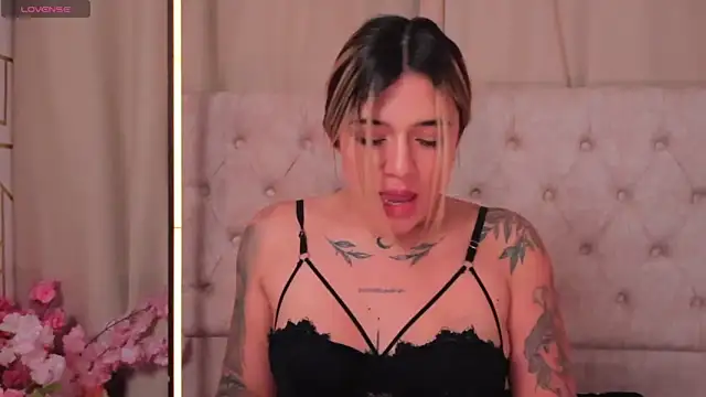 Snapshot of ashleyvalirya chatting on February 21, 2025, 3:45 am ashleyvalirya online show from February 21, 2025, 3:45 am