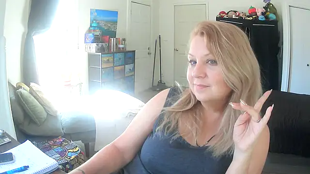 Snapshot of RubyGissing chatting on October 2, 2025, 6:00 pm RubyGissing online show from October 2, 2025, 6:00 pm