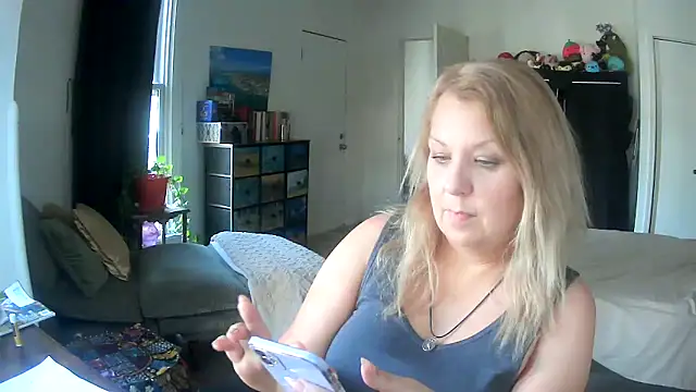 Snapshot of RubyGissing chatting on October 1, 2025, 9:18 pm RubyGissing online show from October 1, 2025, 9:18 pm