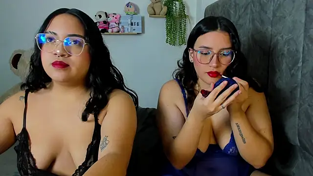 Snapshot of maddie-and-chelsea- chatting on September 26, 2025, 11:28 am maddie-and-chelsea- online show from September 26, 2025, 11:28 am