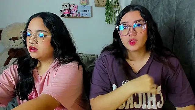 Snapshot of maddie-and-chelsea- chatting on October 2, 2025, 11:13 am maddie-and-chelsea- online show from October 2, 2025, 11:13 am