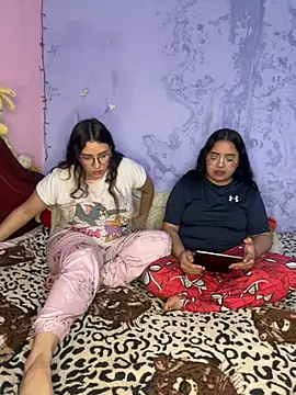 Snapshot of maddie-and-chelsea- chatting on February 1, 2026, 4:05 pm maddie-and-chelsea- online show from February 1, 2026, 4:05 pm