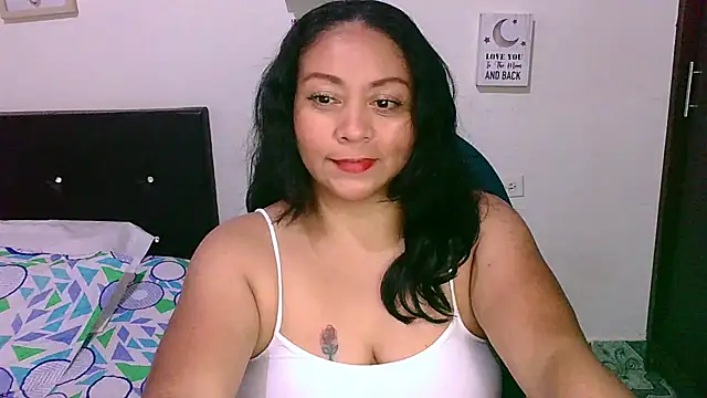 Snapshot of zaray_bella chatting on February 28, 2026, 12:32 am zaray bella online show from February 28, 2026, 12:32 am