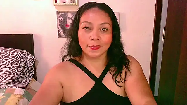 Snapshot of zaray_bella chatting on February 7, 2026, 8:50 pm zaray bella online show from February 7, 2026, 8:50 pm