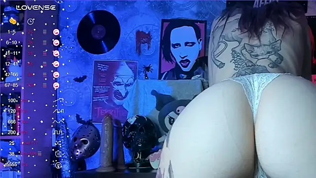 KuromiRacer  online show from October 16, 2025, 9:12 pm