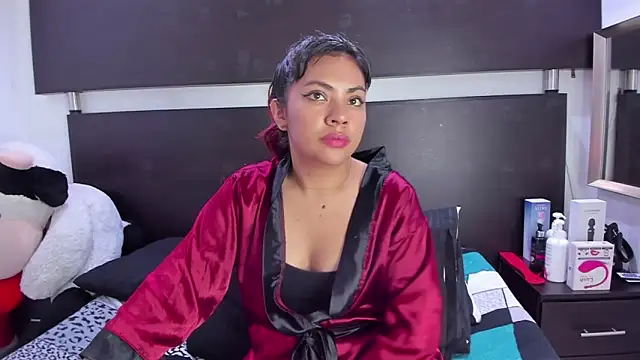 Snapshot of Rousse_land chatting on February 27, 2025, 11:15 pm Rousse land online show from February 27, 2025, 11:15 pm