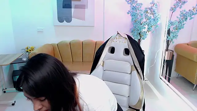 Snapshot of Rousse_land chatting on March 6, 2025, 3:46 am Rousse land online show from March 6, 2025, 3:46 am