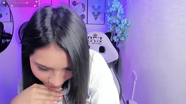 Snapshot of Rousse_land chatting on September 15, 2025, 10:54 pm Rousse land online show from September 15, 2025, 10:54 pm