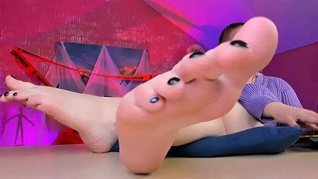 Snapshot of footfetish_baby chatting on October 28, 2025, 4:28 pm footfetish baby online show from October 28, 2025, 4:28 pm