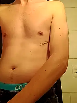 Snapshot of Pauzudoooootk chatting on October 21, 2025, 7:57 pm Pauzudoooootk online show from October 21, 2025, 7:57 pm