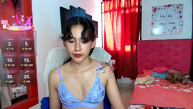 Snapshot of miley_blue_ chatting on November 1, 2025, 7:19 pm miley blue  online show from November 1, 2025, 7:19 pm