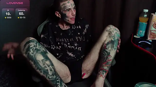 Snapshot of lonelycrystal chatting on October 30, 2025, 10:39 pm lonelycrystal online show from October 30, 2025, 10:39 pm