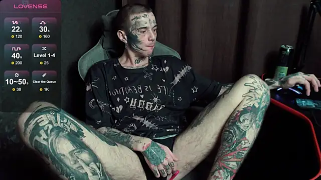 Snapshot of lonelycrystal chatting on October 31, 2025, 11:51 am lonelycrystal online show from October 31, 2025, 11:51 am