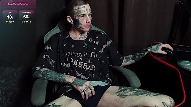 Snapshot of lonelycrystal chatting on November 3, 2025, 12:31 pm lonelycrystal online show from November 3, 2025, 12:31 pm