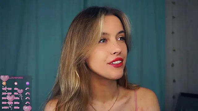 Snapshot of FannyHewson chatting on October 17, 2025, 7:48 pm FannyHewson online show from October 17, 2025, 7:48 pm