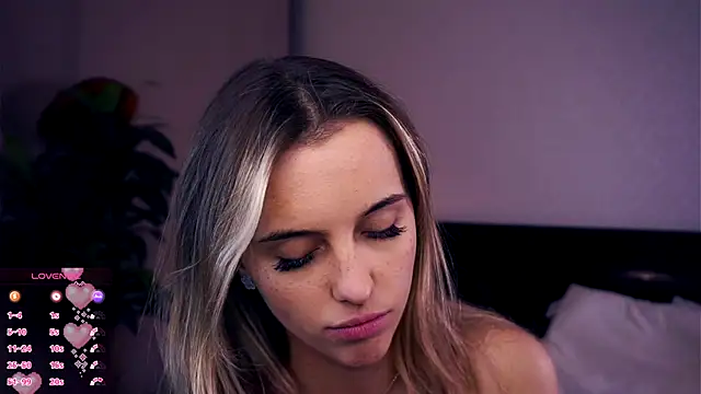 Snapshot of FannyHewson chatting on October 12, 2025, 7:37 pm FannyHewson online show from October 12, 2025, 7:37 pm