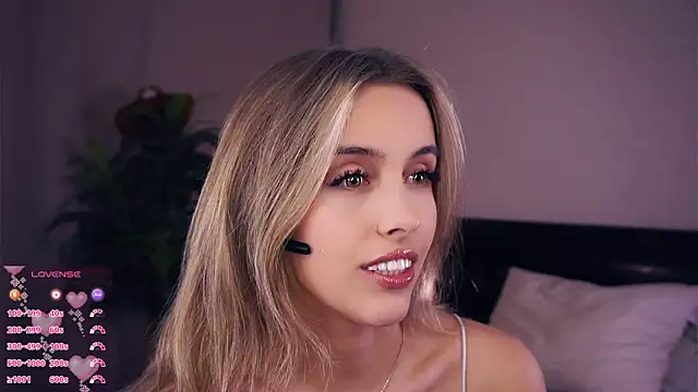 Snapshot of FannyHewson chatting on September 24, 2025, 5:19 pm FannyHewson online show from September 24, 2025, 5:19 pm