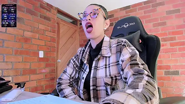 Snapshot of paulinabarnett- chatting on January 11, 2025, 12:55 am paulinabarnett- online show from January 11, 2025, 12:55 am