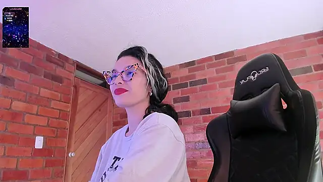 Snapshot of paulinabarnett- chatting on January 6, 2025, 1:42 am paulinabarnett- online show from January 6, 2025, 1:42 am