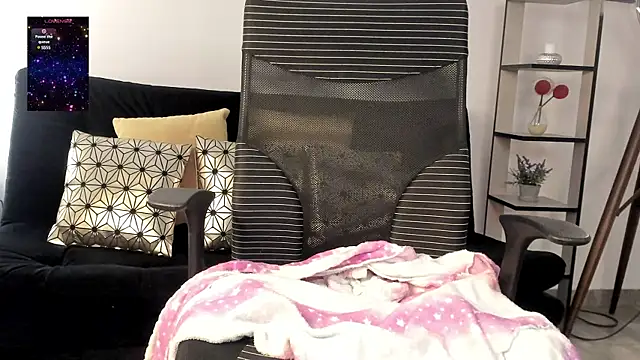 Snapshot of paulinabarnett- chatting on February 11, 2025, 12:15 pm paulinabarnett- online show from February 11, 2025, 12:15 pm