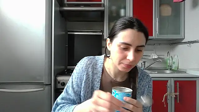 Snapshot of Kashtanka_ chatting on March 4, 2025, 6:37 am Kashtanka online show from March 4, 2025, 6:37 am