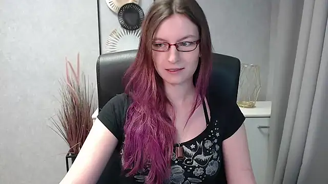 emmaxDelight online show from January 26, 2025, 7:42 am