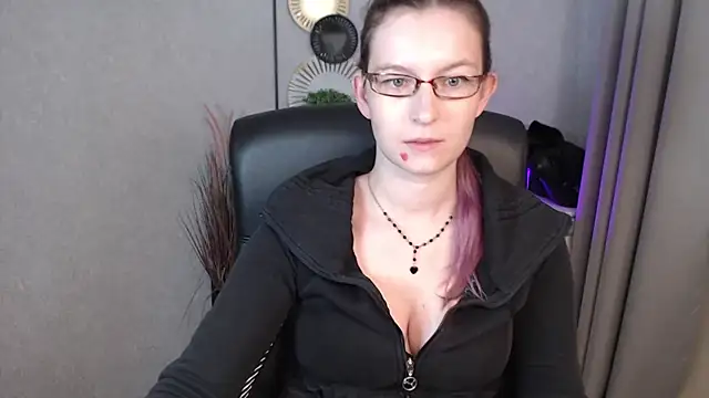 Snapshot of emmaxDelight chatting on October 1, 2025, 5:23 am emmaxDelight online show from October 1, 2025, 5:23 am