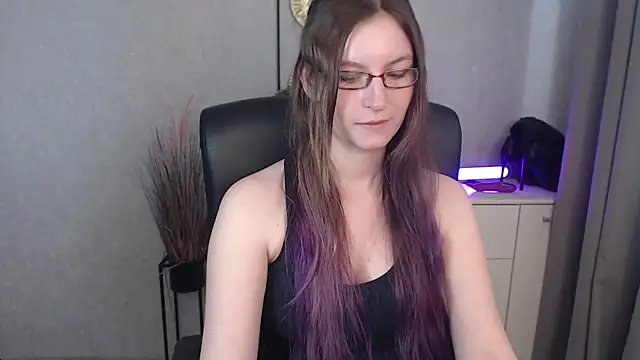 Snapshot of emmaxDelight chatting on October 20, 2025, 12:27 pm emmaxDelight online show from October 20, 2025, 12:27 pm