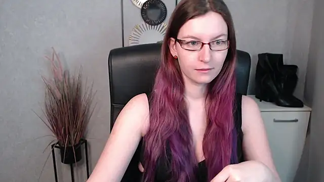 emmaxDelight online show from February 26, 2025, 6:30 am