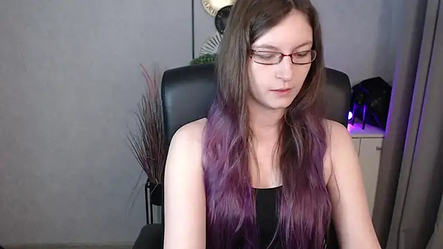 Snapshot of emmaxDelight chatting on October 24, 2025, 5:28 am emmaxDelight online show from October 24, 2025, 5:28 am