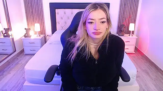 Snapshot of zoe_jones13 chatting on October 11, 2025, 3:18 am zoe jones13 online show from October 11, 2025, 3:18 am