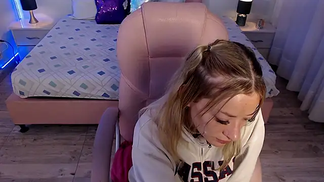 Snapshot of zoe_jones13 chatting on February 20, 2026, 6:26 am zoe jones13 online show from February 20, 2026, 6:26 am