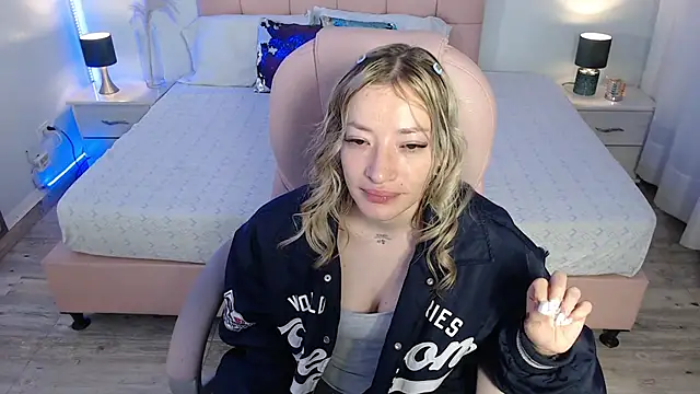 Snapshot of zoe_jones13 chatting on February 27, 2026, 3:07 am zoe jones13 online show from February 27, 2026, 3:07 am