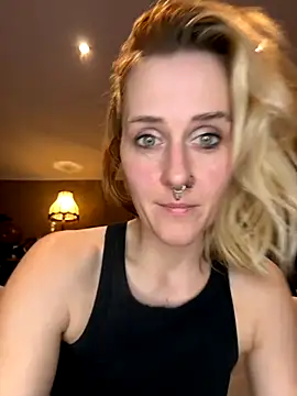 Snapshot of JoleneFuego chatting on October 25, 2025, 7:58 pm JoleneFuego online show from October 25, 2025, 7:58 pm