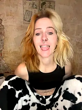 Snapshot of JoleneFuego chatting on November 5, 2025, 9:18 pm JoleneFuego online show from November 5, 2025, 9:18 pm