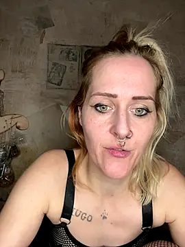 Snapshot of JoleneFuego chatting on December 1, 2025, 9:37 pm JoleneFuego online show from December 1, 2025, 9:37 pm