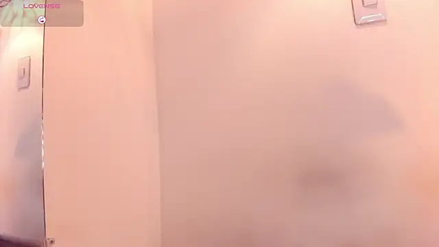 Snapshot of Mia_ross16 chatting on February 11, 2025, 7:27 pm Mia ross16 online show from February 11, 2025, 7:27 pm