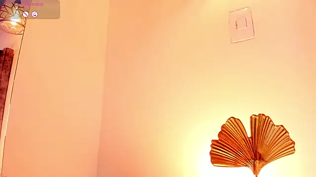 Snapshot of Mia_ross16 chatting on February 9, 2025, 6:58 pm Mia ross16 online show from February 9, 2025, 6:58 pm