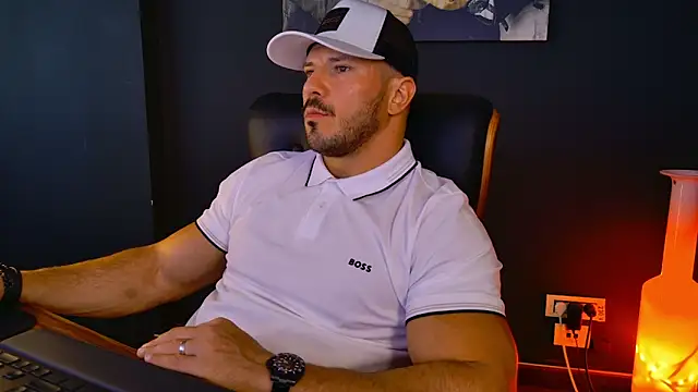 Snapshot of AngeloEric chatting on September 19, 2025, 12:20 pm AngeloEric online show from September 19, 2025, 12:20 pm