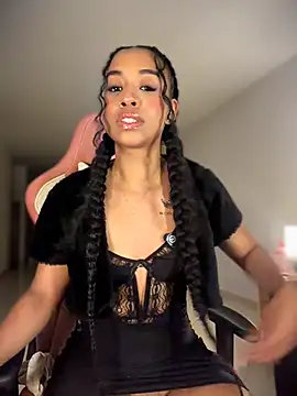 Snapshot of bella__honey chatting on June 12, 2026, 4:43 am bella honey online show from June 12, 2026, 4:43 am