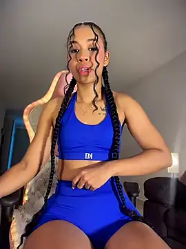 Snapshot of bella__honey chatting on July 2, 2026, 12:55 am bella honey online show from July 2, 2026, 12:55 am
